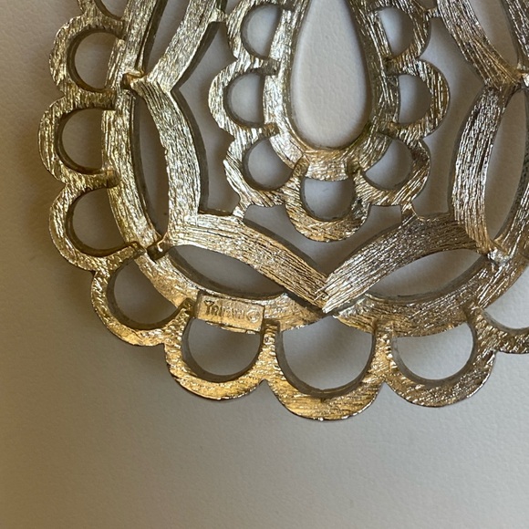 Trifari Vintage Signed Silver Tone Teardrop Pendant Necklace Chunky Scalloped - Picture 4 of 9